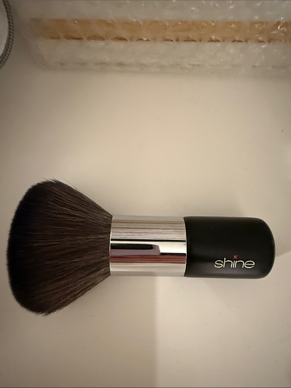 Shine Large Kabuki Brush โ Black